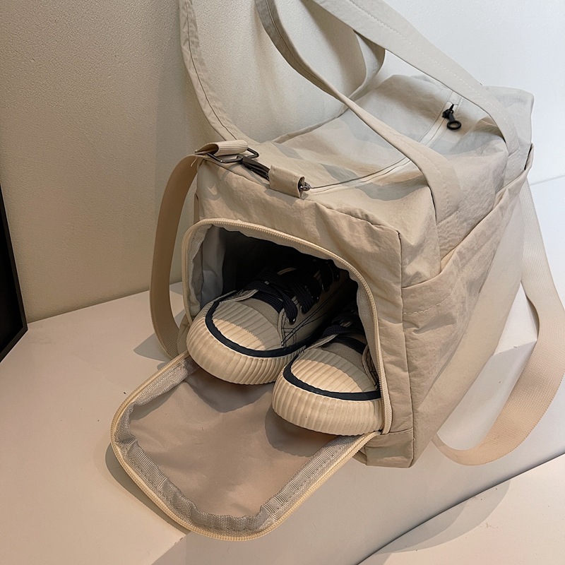 New water-resistant large-capacity travel bag, lightweight handbag, dry-wet separated fitness bag, short-distance travel luggage bag Application Scenario
