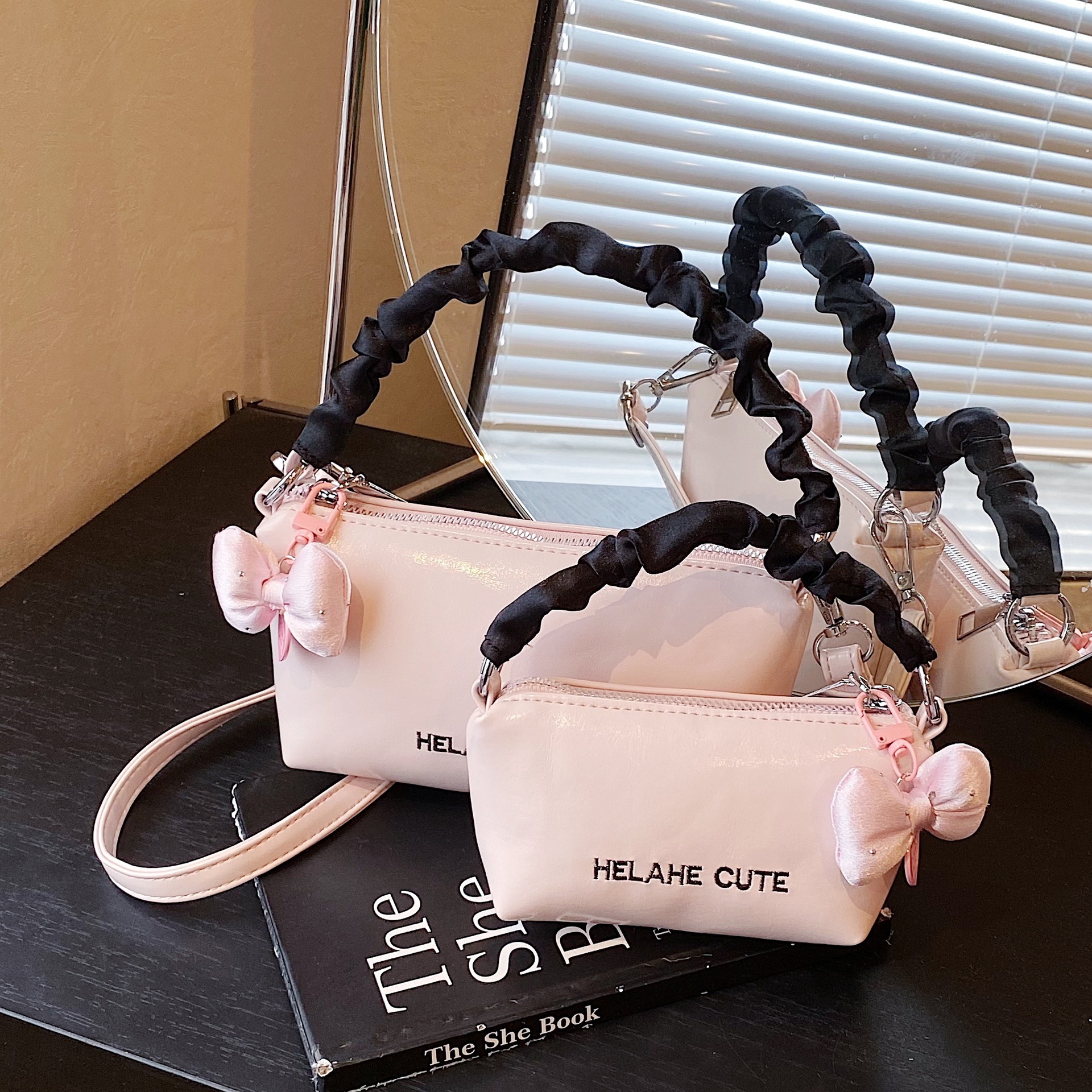 Bow mini mini bag for women 2025 Summer new style hand-held small square bag, high-end and stylish single-shoulder crossbody bag full figure