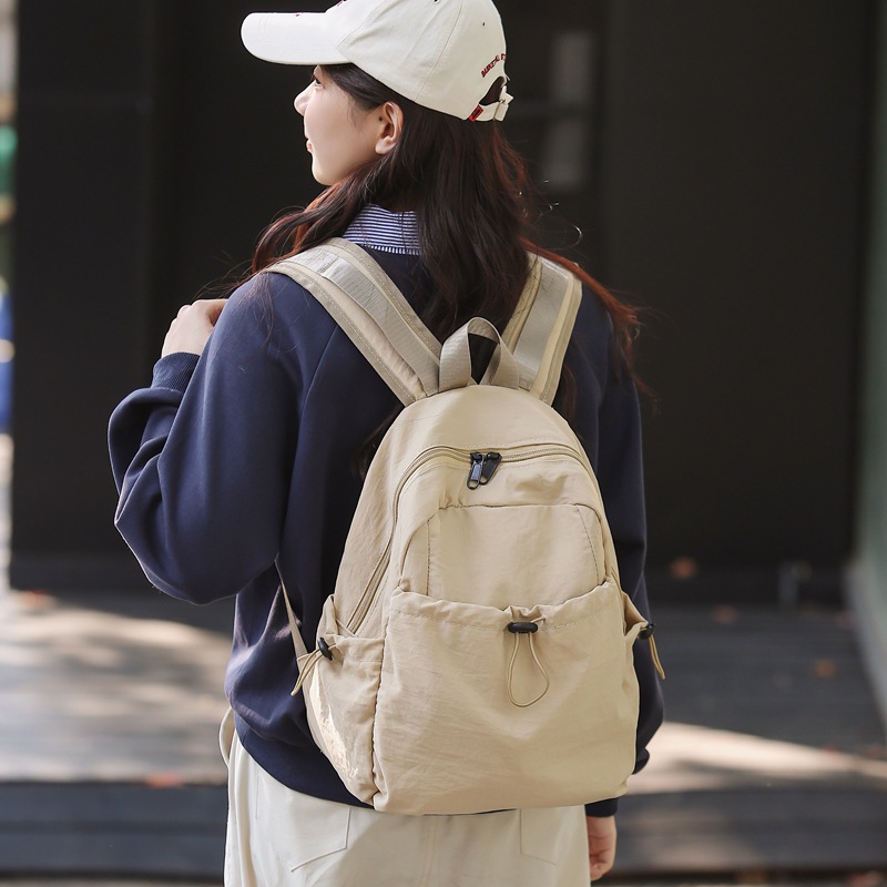 A new pink large-capacity, high-end casual commuting bag with a simple nylon travel backpack in the style of a cross-border college Application Scenario