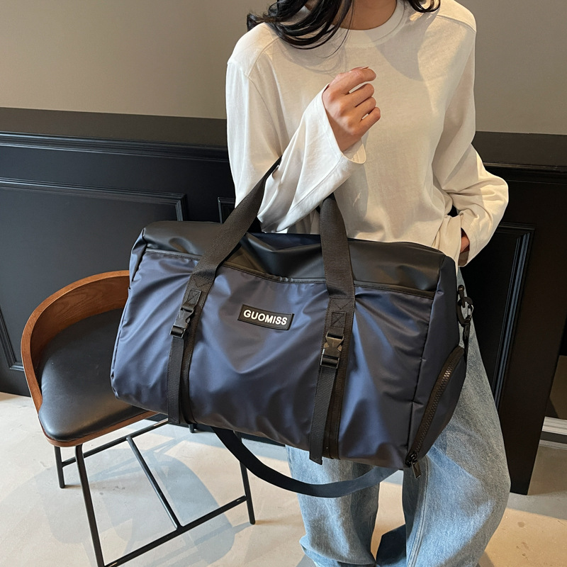 Large-capacity short-distance travel backpack, dry and wet separation hand-held fitness bag, sports crossbody bag, independent shoe compartment yoga bag Application Scenario