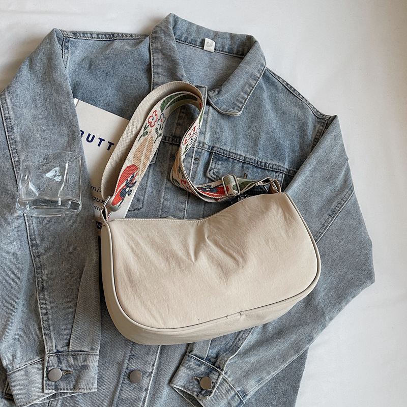 Casual large-capacity canvas bag for women 2024 new style, fashionable single-shoulder saddle bag, versatile wide shoulder strap crossbody pillow bag Specification drawing