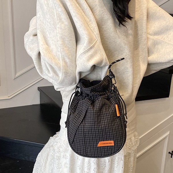 Drawstring drawstring small shoulder bag, loose change bag, outdoor storage bag, card case, portable crossbody bucket, mobile phone case, versatile, single-shoulder details Picture