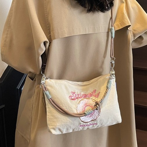 2025 New Japanese-style single-shoulder crossbody bag for women, large capacity, cute and lightweight, nylon fabric embroidered small bag, mobile phone case details Picture