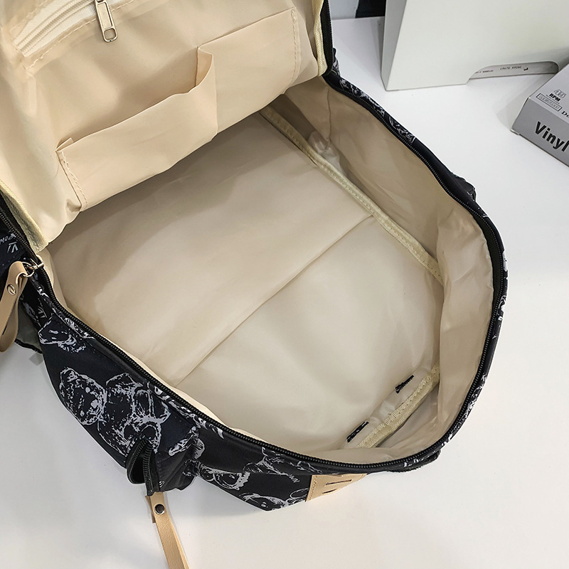 A simple printed bear large-capacity backpack for junior high school girls, a new trendy couple computer bag for college students Application Scenario