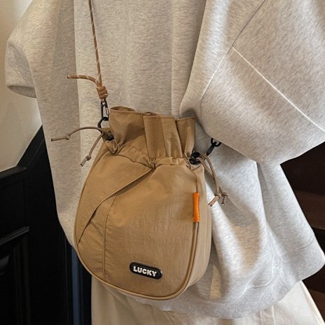 Trendy new 2025 solid color new drawstring bag phone case, loose change storage bag, lightweight outdoor single-shoulder crossbody bag Specification drawing