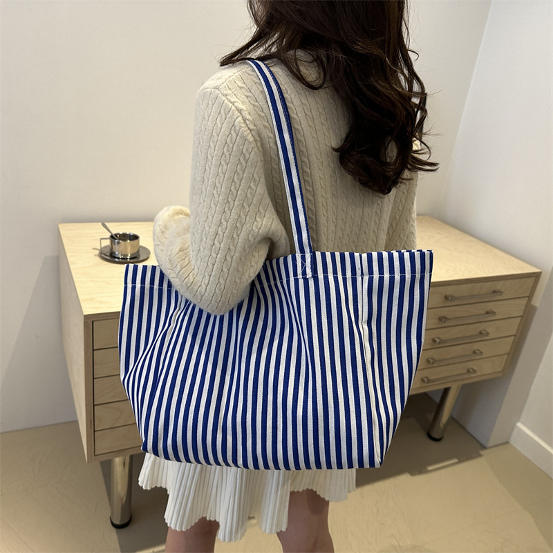 A niche design sense commuter striped canvas tote bag for women, a new 2024 large-capacity casual hand-held shoulder bag Specification drawing