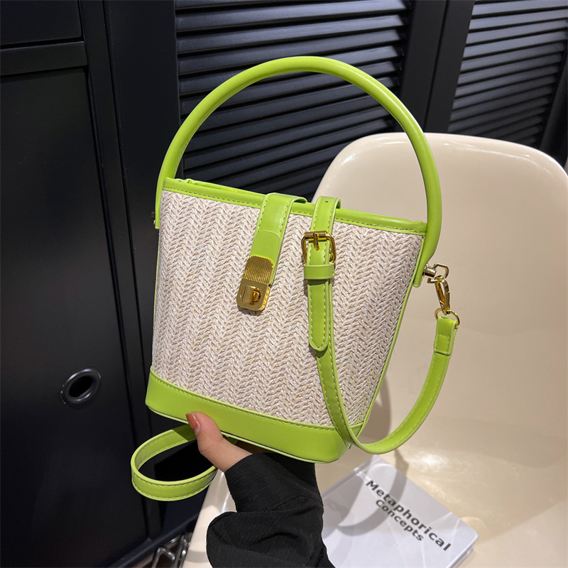 The 2024 new straw-woven bag for women is a trendy solid-color niche design crossbody bag and a versatile hand-held bucket bag details Picture