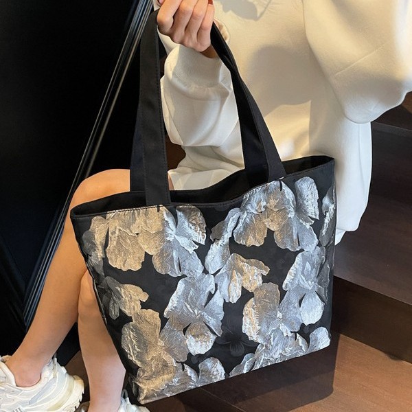 Fashionable spring and summer new tote bag, retro large flower shiny large capacity tote bag, new shoulder bag, versatile bag full figure