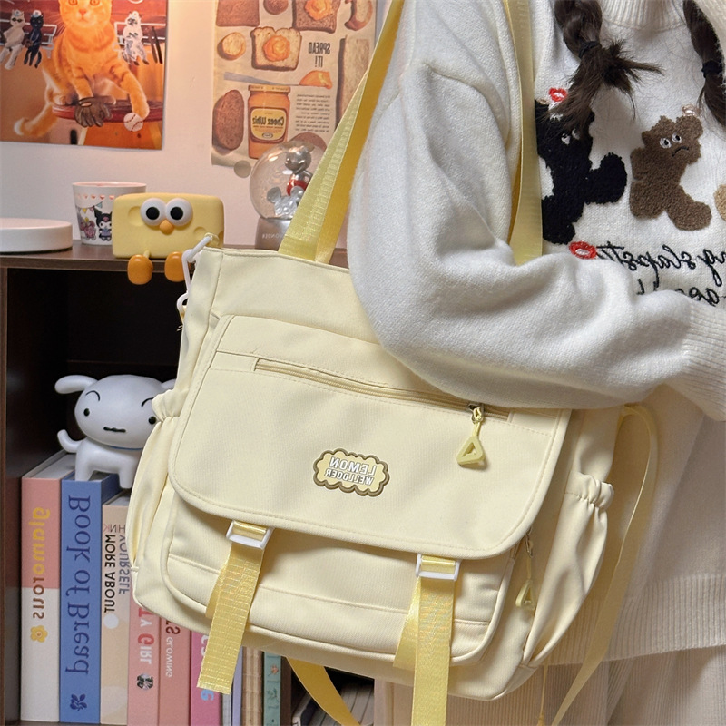 Solid-color commuting single-shoulder crossbody bag, large-capacity forest-style girl hand-held tote bag, cute student class tutorial bag full figure