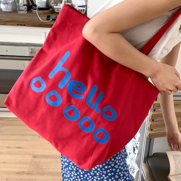 The Korean casual color-blocking letter summer new handbag is eye-catching and versatile. Dopamine college student single-shoulder bag details Picture