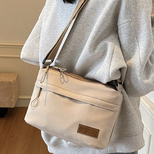 A simple solid-color nylon fabric bag for women, a new 2024 multi-functional casual, waterproof, portable and fashionable single-shoulder crossbody bag Application Scenario