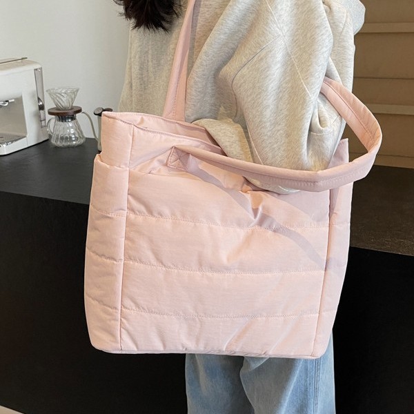 New autumn and winter handbags, cotton-padded jackets with a fluffy feel, computer bags, multi-bag simple and large-capacity tote bags, travel bags for cross-border travel Application Scenario