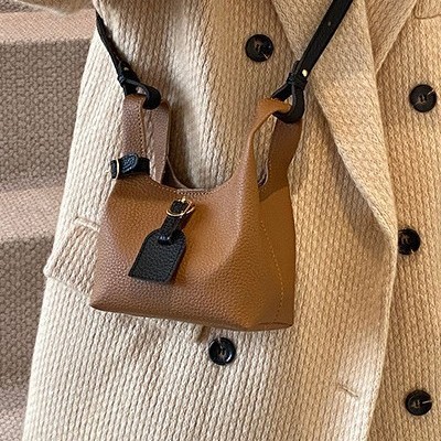 The 2024 new mini bucket bag with a contrasting color for the vegetable basket is a high-end, ins style, lightweight and versatile single-shoulder crossbody bag Specification drawing