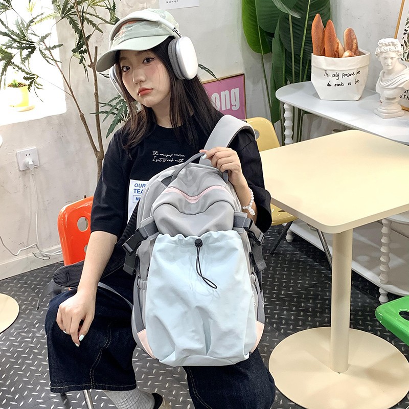 Outdoor backpacks for girls, large-capacity lightweight nylon fabric sports hiking backpacks, school bags for junior and senior high school students, travel bags full figure