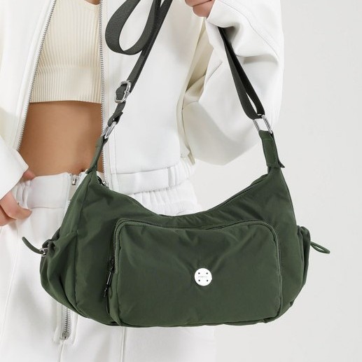 New sporty and lightweight women's bag, Japanese and Korean ins nylon texture casual large capacity, niche design single-shoulder crossbody bag Application Scenario
