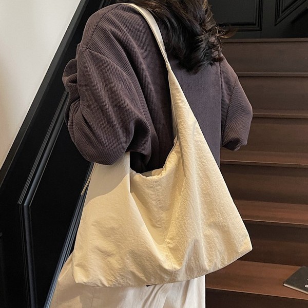 Korean large-capacity tote bag for women 2025 new style, fashionable and simple crossbody bag, lightweight and versatile commuting single-shoulder bag details Picture