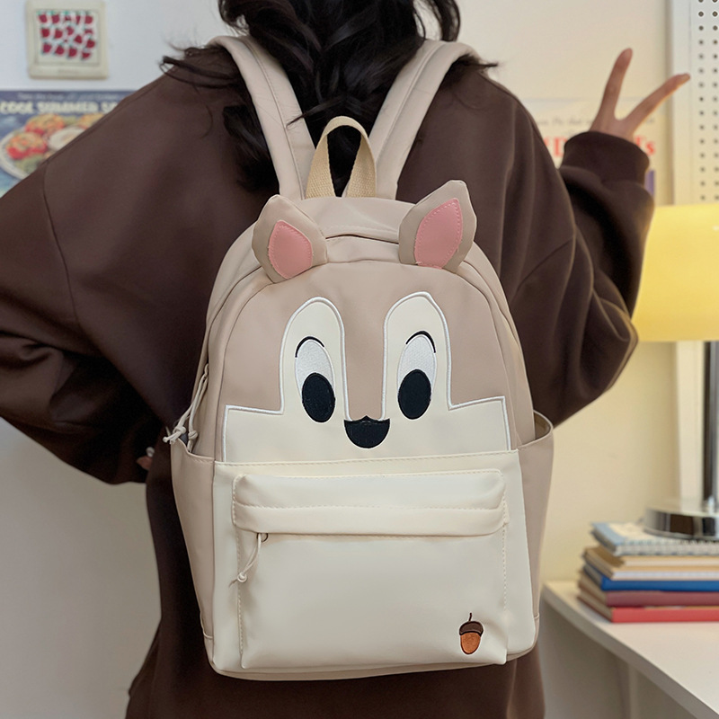 Cross-border cartoon animal schoolbags for girls, junior high school and senior high school students, cute Japanese-style girl backpacks for primary school students Application Scenario