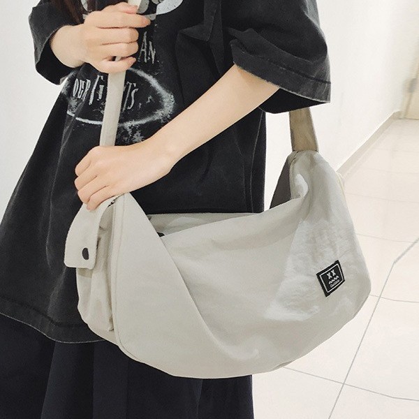Sports and fitness bags, short-distance lightweight travel bags, large-capacity women's crossbody bags, travel storage bags, men's trendy single-shoulder bags details Picture