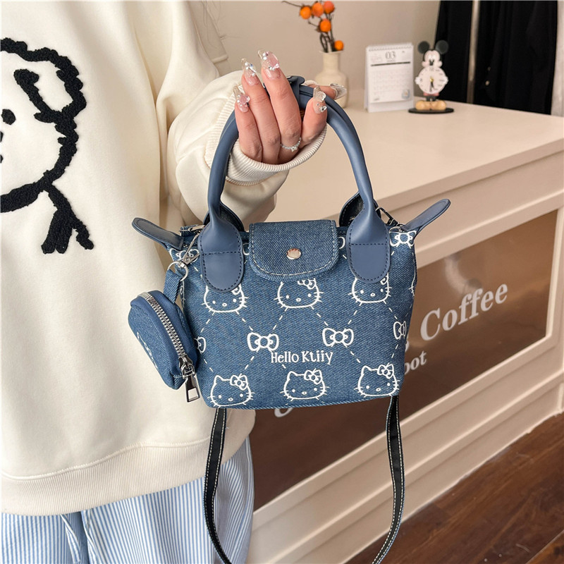 A high-end and fashionable new student print handbag, soft skin dumpling bag, cute large-capacity single-shoulder bag, crossbody bag details Picture