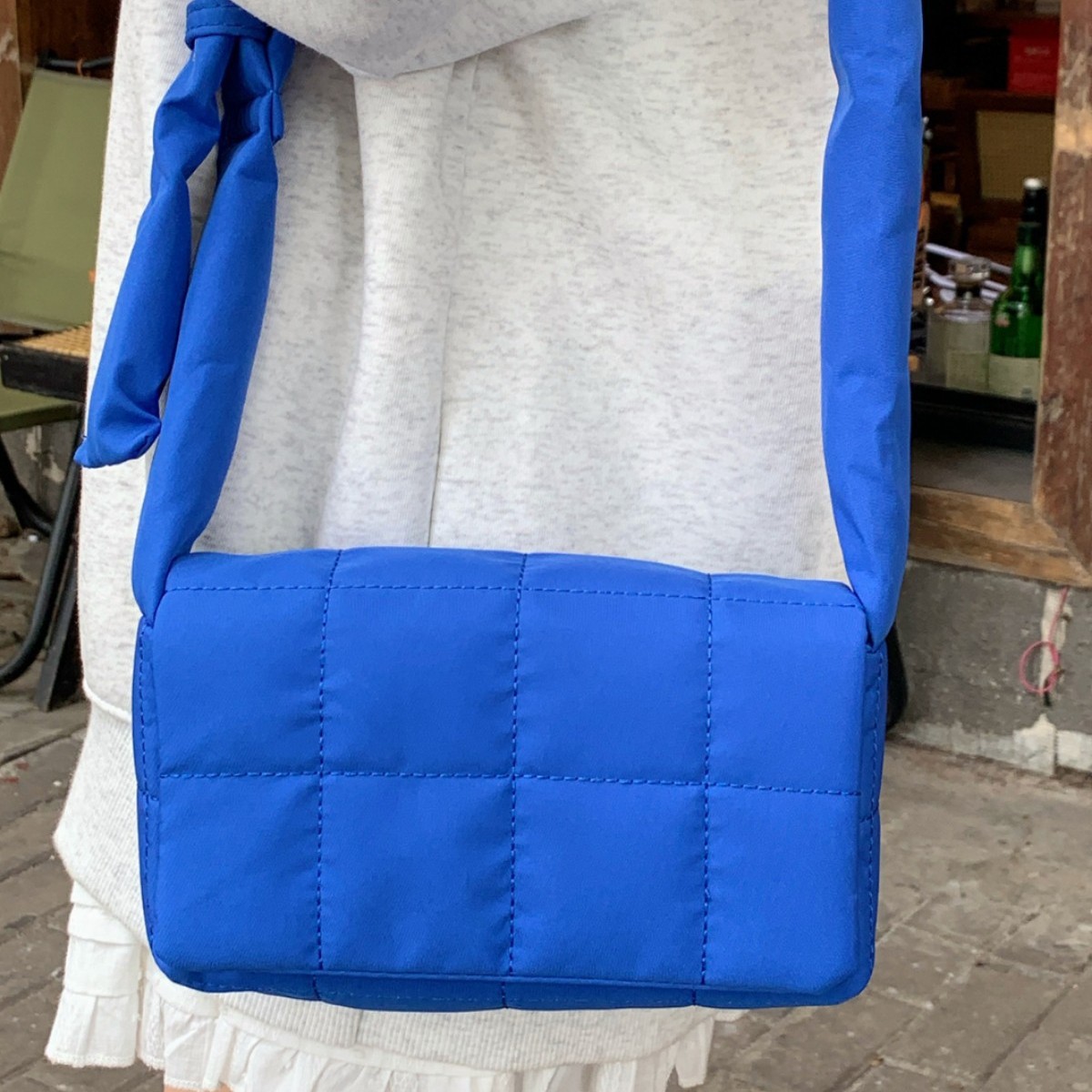 Sponge woven pillow bag for women 2024 autumn/Winter new cotton-padded jacket bag, small square bag, niche fashion, single-shoulder crossbody bag full figure
