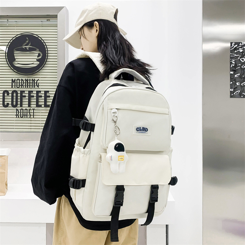 Wholesale of new large-capacity, simple and casual outdoor travel backpacks for junior and senior high school students Application Scenario