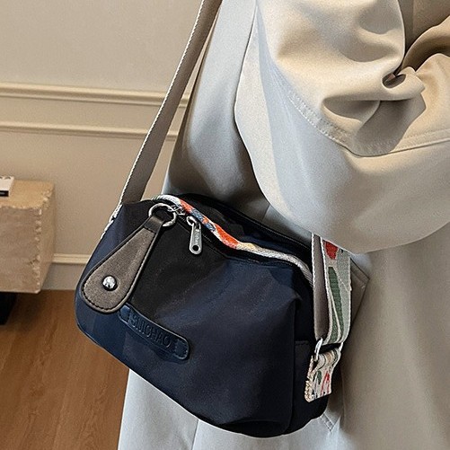 Spring and Summer women's casual, elegant and trendy 2025 new single-shoulder bag, women's crossbody bag, and women's personalized small crossbody bag details Picture