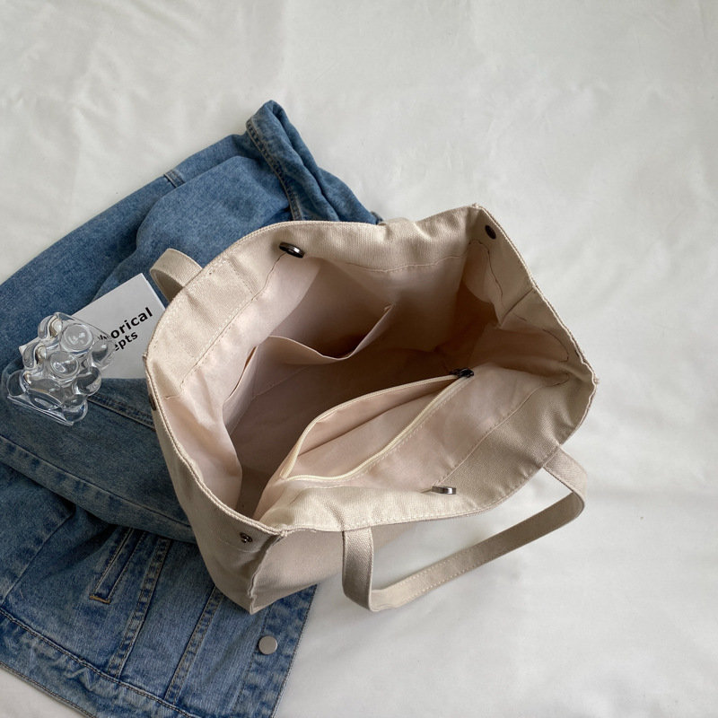 Canvas bag for women, 2022 New large-capacity women's bag, fashionable Korean-style tote bag, single-shoulder bag for female college students in class Application Scenario