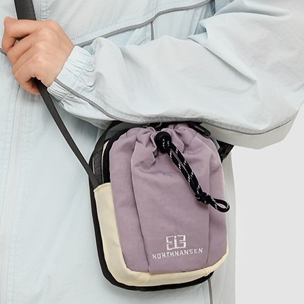 Fashionable new dopamine crossbody bag, lightweight drawstring portable ultra-light outdoor small bag, mini multi-functional casual bag full figure