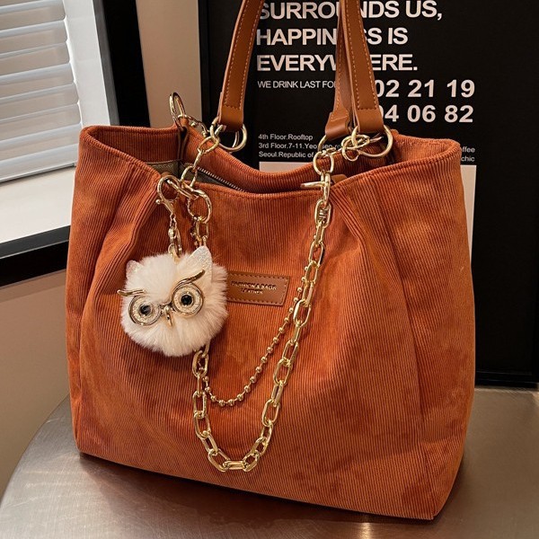 Large-capacity corduroy large bag for women, a niche design sense single-shoulder bag, stylish and casual, a tote bag for college students' commuting to class details Picture