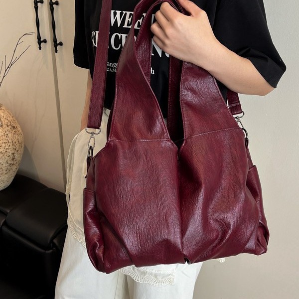 A high-end, niche retro tote bag for women, a new large-capacity soft leather hand-held shoulder bag, a versatile motorcycle casual bag Specification drawing