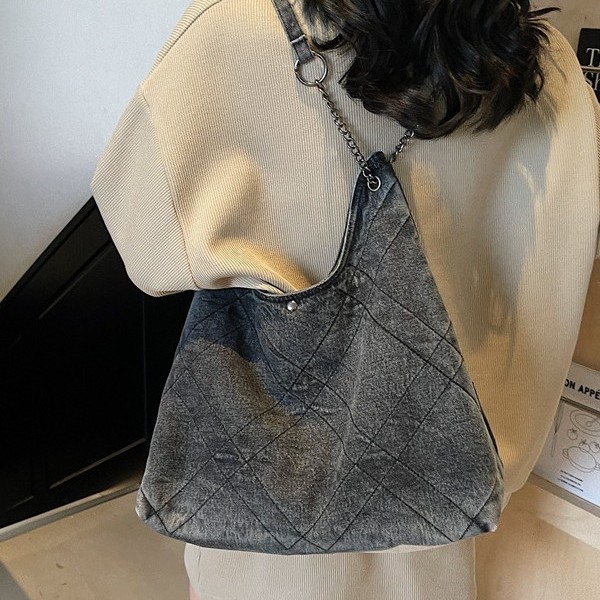 Simple, new retro denim bag, diamond-shaped chain crossbody bag, single-shoulder large-capacity crossbody bag, student tote bag Specification drawing