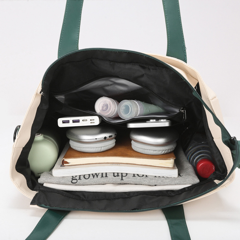 New cross-border diving material racket cover, outdoor sports fitness bag, dry and wet separation tennis racket bag, single-shoulder crossbody bag Application Scenario