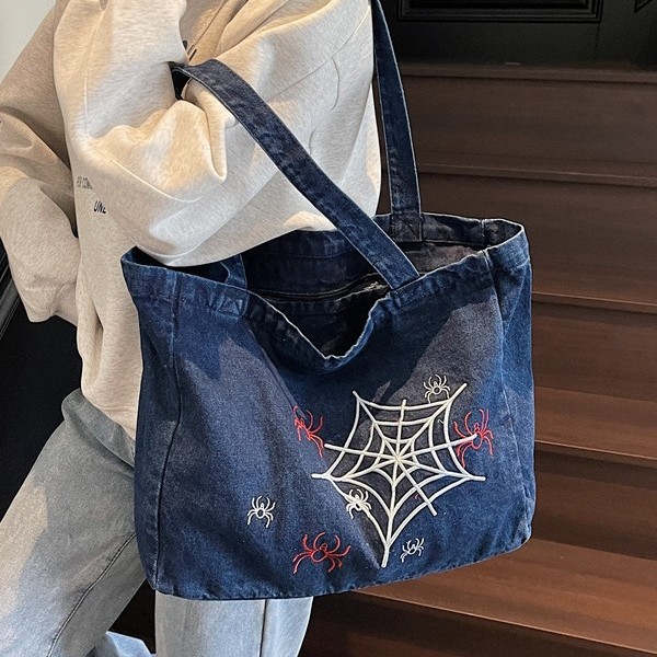 New embroidered denim bag, large capacity, fashionable and versatile canvas, casual commuting and travel denim handbag Application Scenario