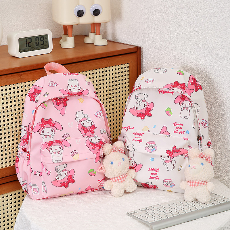 Cute cartoon schoolbag, waterproof campus backpack, printed graffiti, large capacity for primary school students, high appearance level backpack for girls Application Scenario