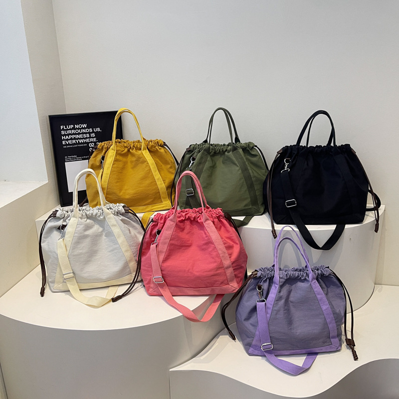 Large-capacity student commuting crossbody bag, simple and versatile female dopamine tote bag, drawstring design crossbody bag details Picture