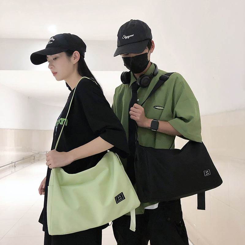 Fashionable and casual nylon fitness bag for women, 2023 new style sports storage bag, large-capacity single-shoulder crossbody bag Specification drawing