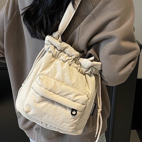 Large-capacity nylon bucket bag for women, 2024 new Korean style simple drawstring single-shoulder bag, pleated casual crossbody bag details Picture