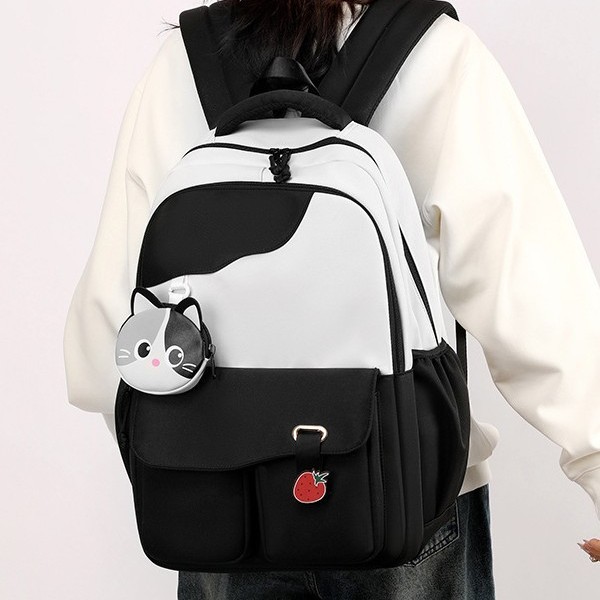 Color-blocked backpack for girls, a trendy and fashionable backpack for girls, a color-blocked school-style backpack for primary school students Application Scenario