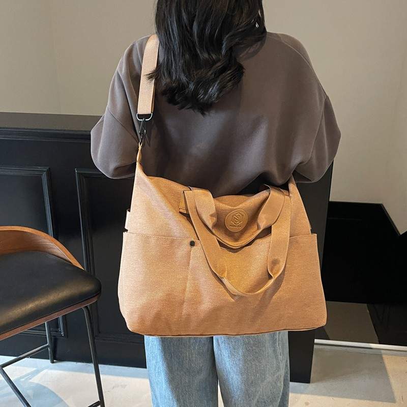 Lightweight travel bag with a pull handle, outdoor casual sports and fitness bag, simple Korean-style fashionable yoga and swimming training bag Application Scenario