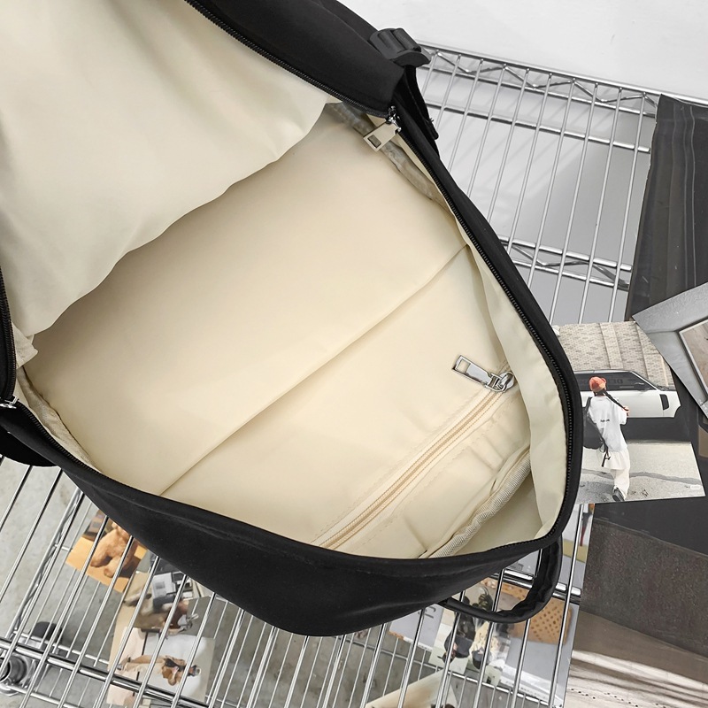 Japanese-style high-appearance-level sporty schoolbag, simple and versatile campus backpack, lightweight backpack for college students' commuting and travel Application Scenario