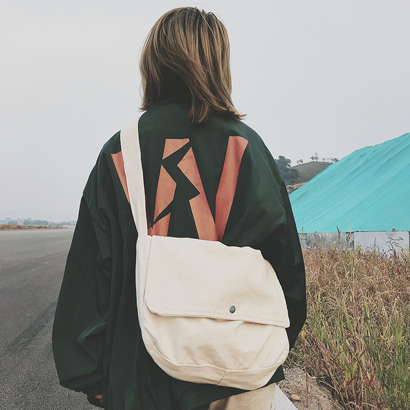 Crossbody bag, simple Japanese single-shoulder bag for women, casual retro style postman bag, college student class bag, washed canvas bag details Picture
