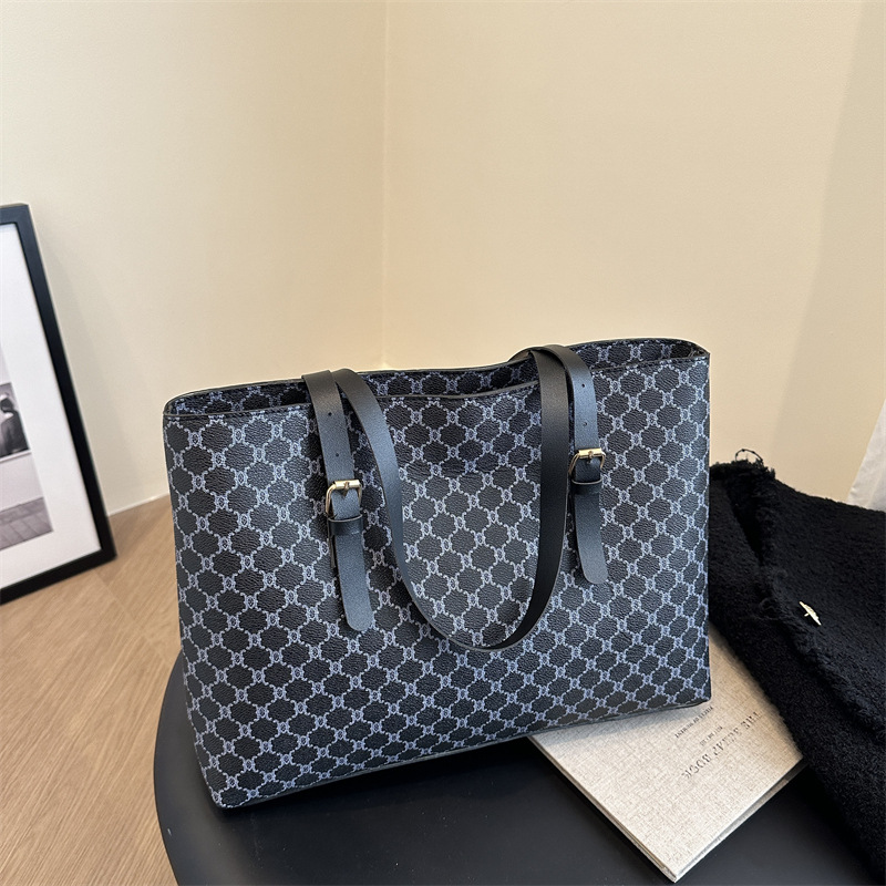 Commuter large-capacity bag 2024 new style women's bag, autumn fashion, stylish, versatile shoulder bag, high-end tote bag full figure