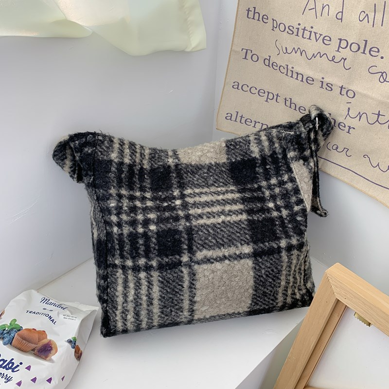 Large-capacity checkered bag for women, new 2024 trendy autumn and winter versatile casual single-shoulder bag, school-style woolen tote bag Specification drawing