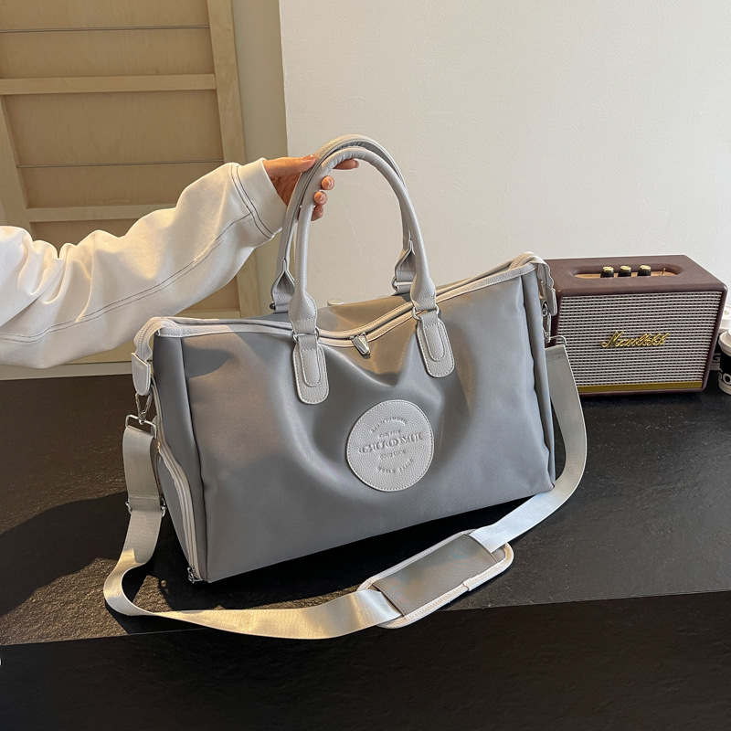 New fashionable and simple travel bag with large capacity, casual outdoor camping storage bag, and fitness yoga bag suitable for both men and women full figure