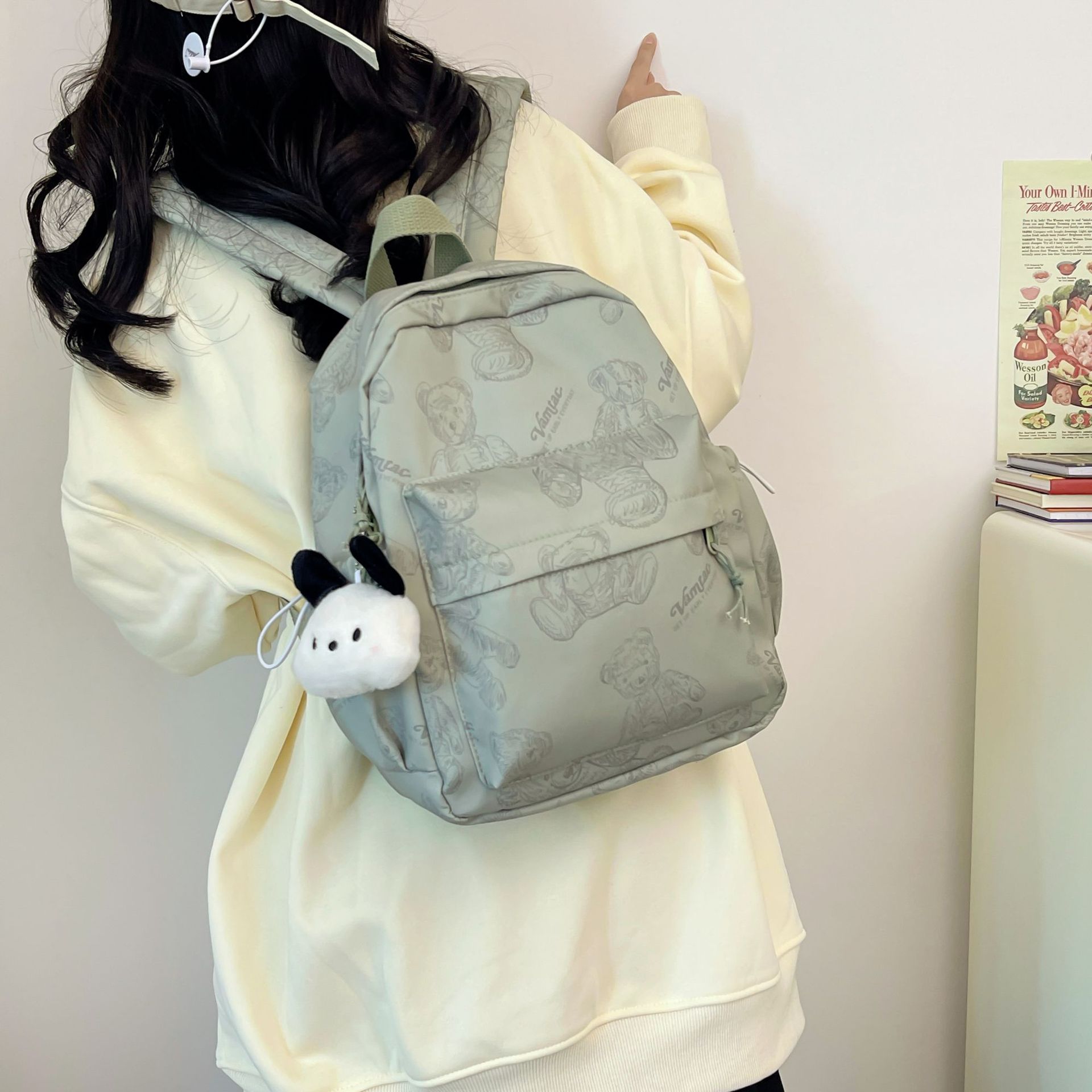 Cross-border Korean-style fashionable backpack for primary school students, children's school bag, backpack with large capacity, spring outing and study tour backpack Application Scenario