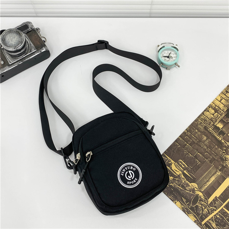 The new sporty and lightweight single-shoulder bag is a perfect match for ladies. It's a versatile bag for shopping, a mobile phone bag, a coin purse for street stalls and night markets, and a multi-functional backpack Specification drawing