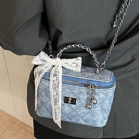 Designed denim chanel-style box bow 2025 new embroidered thread diamond chain handbag, single-shoulder crossbody bag Application Scenario