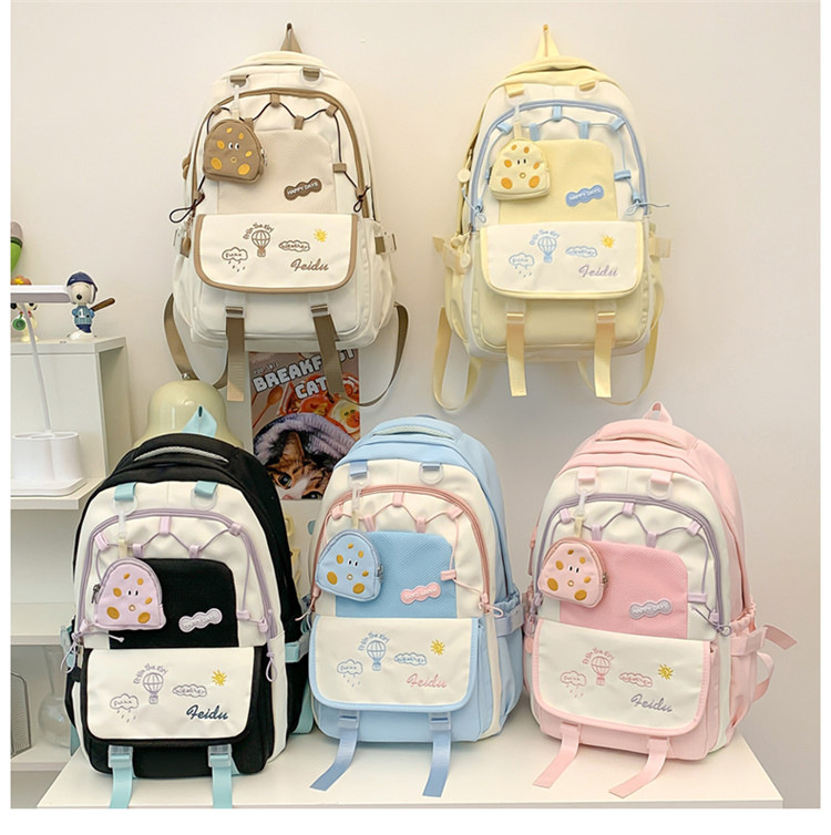 A new, cute and versatile backpack with contrasting colors and a high level of appearance. It has a large capacity and a college-style backpack for female high school students full figure