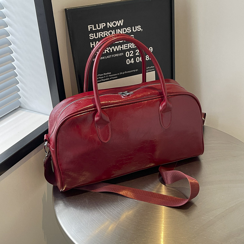 Wholesale of small, lightweight wedding storage handbags made of PU leather for women, large-capacity outdoor luggage bags and fitness bags full figure