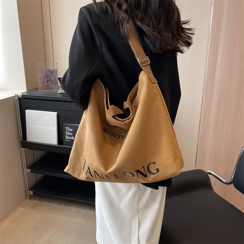 American retro large-capacity bag, casual and artistic style for women, tote bag for university classes, daily commuting canvas bag full figure